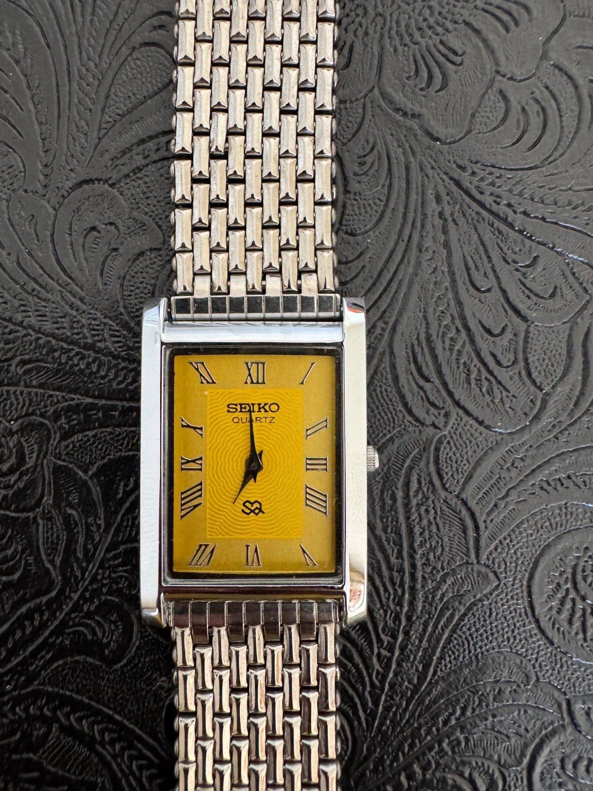 RARE YELLOW DIAL WITH SILVER CASE Vintage Seiko Slim Quartz Men’s Wrist Watch