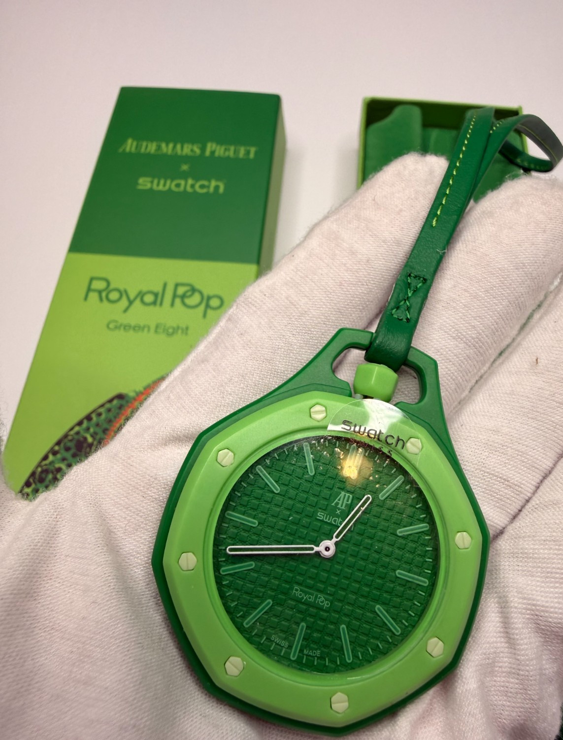 Royal Pop Green Eight AP X SWATCH SSX03G100N
