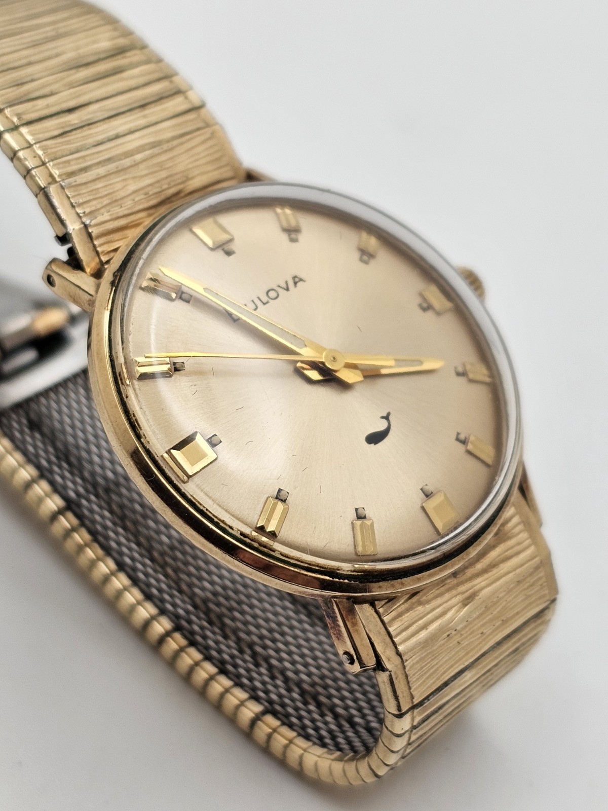 Vintage 1970 Bulova “Whale” Mechanical 10k Gold filled Case Analog Men Watch??
