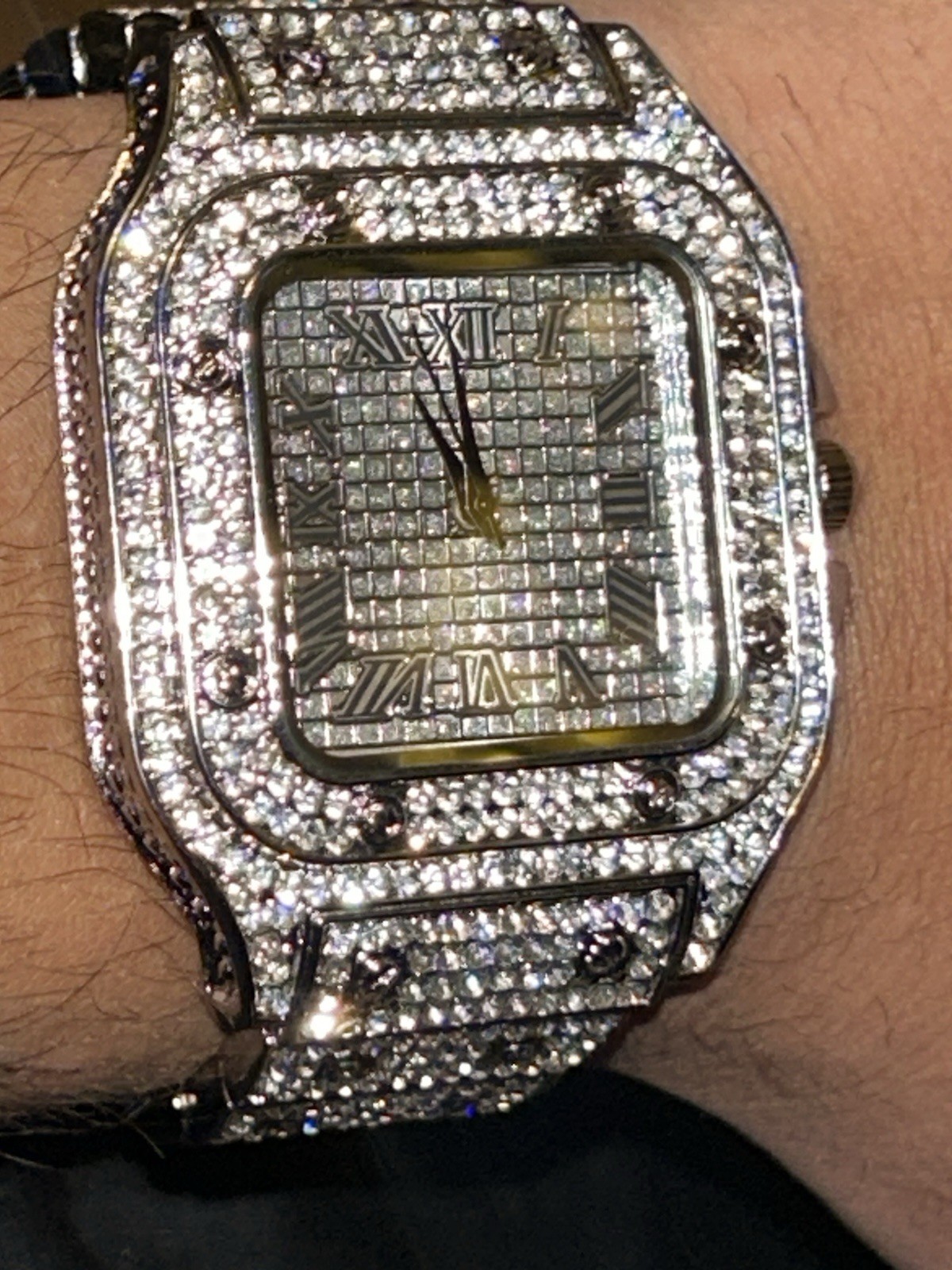 Luxury Square Silver Wristwatch Diamond Pattern Dial Roman Numerals Metal Band