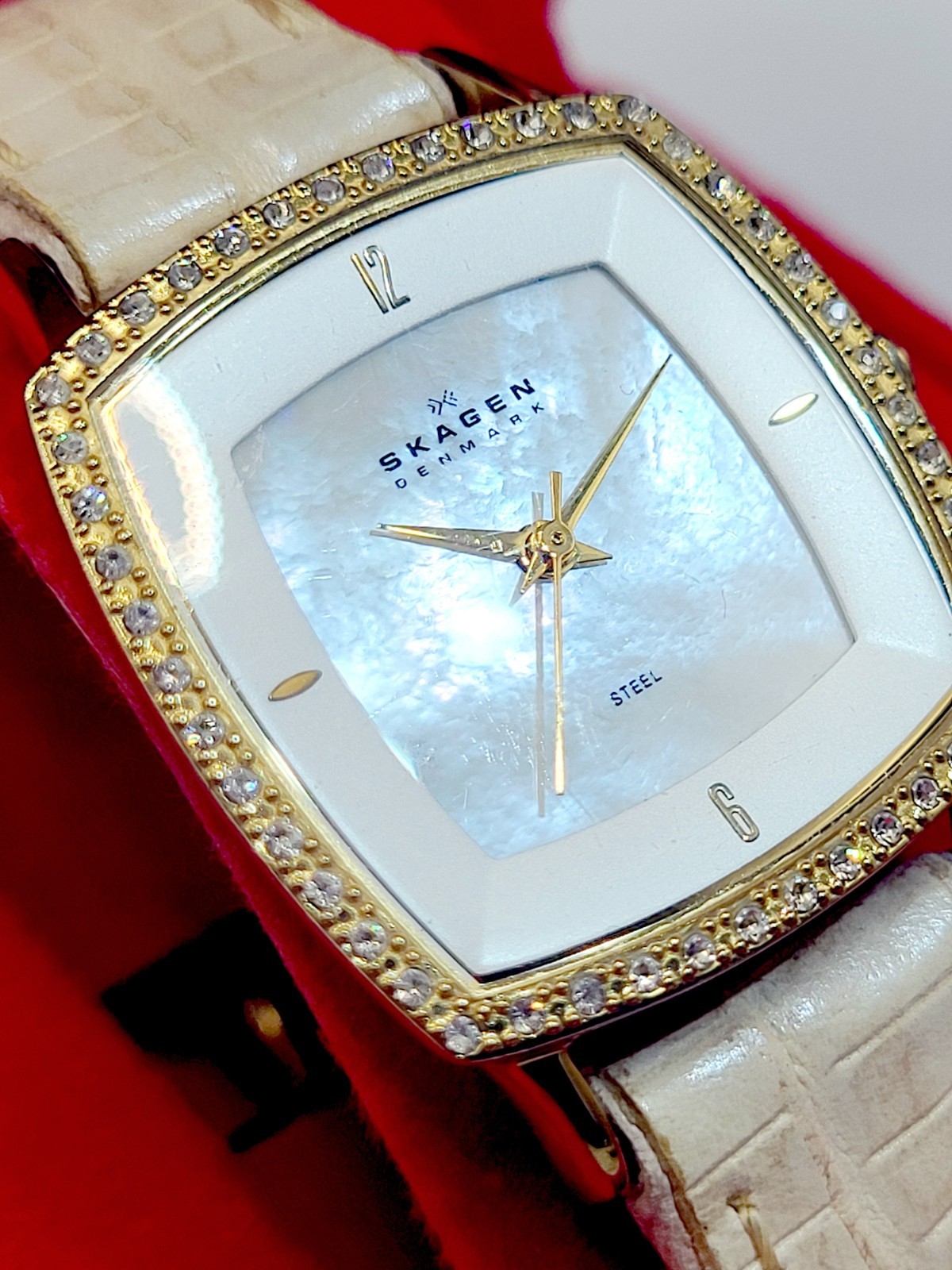28mm Skagen MK348SGLT8B Mother of Pearl Dial Beige Leather Strap Women’s Watch