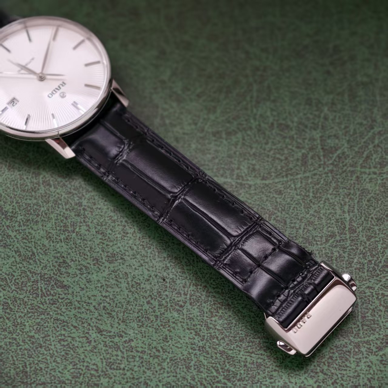 Rado White Dial Centrix R22860015 Men’s Watch Automatic 37.7mm Date Sliver Scale