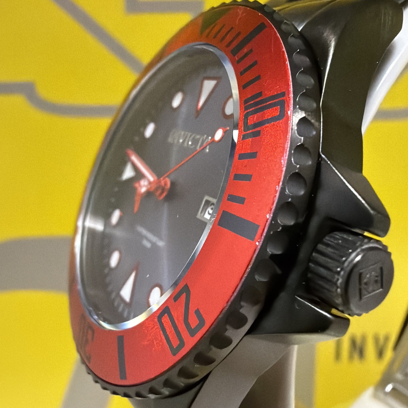 Invicta Pro Diver Gray Dial, Red Bezel & Black Stainless Band Men’s Watch! RARE!