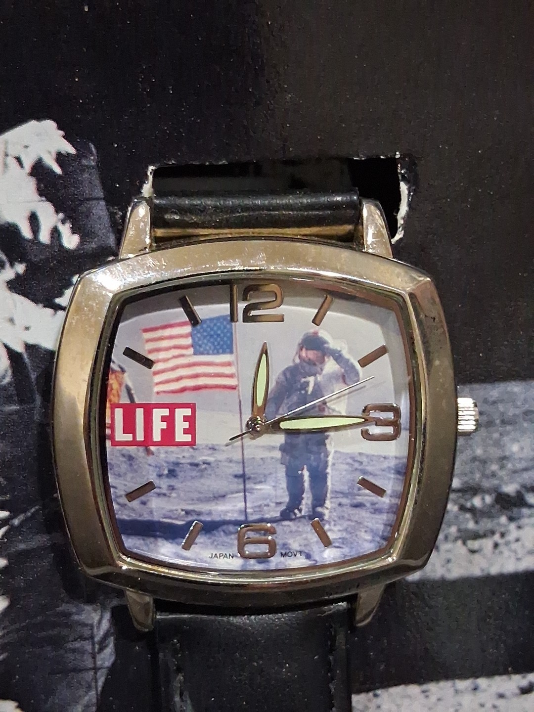 Men’s LIFE Magazine Iconic Man Goes to the Moon Watch NASA Astronaut