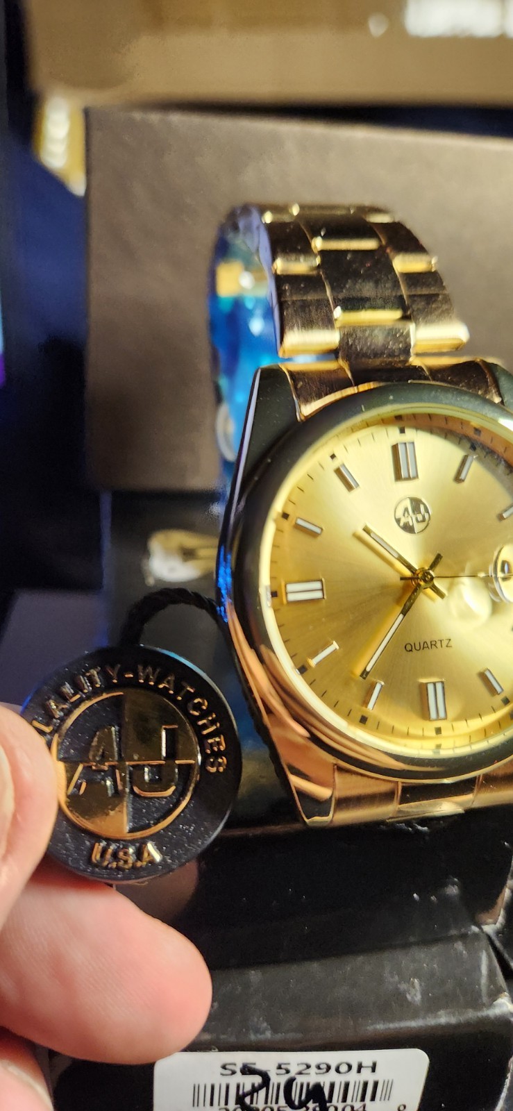 AJ Quartz Analog Date Gold Tone Sunburst Dial Baton Indices Bracelet