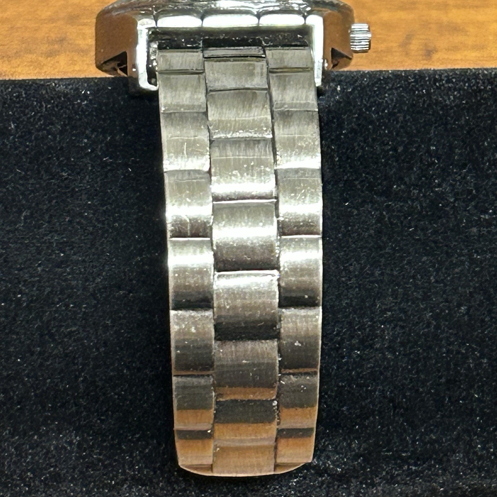 Geneva Quartz Unisex Analog Gray Dial Roman Numerals Silver Bracelet Watch
