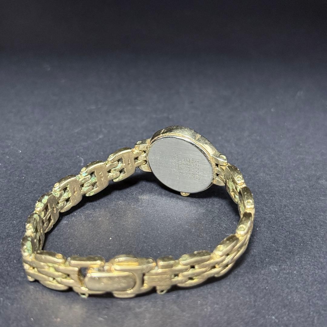 SEIKO V110-0A70 Watch with Chain and Shell Dial