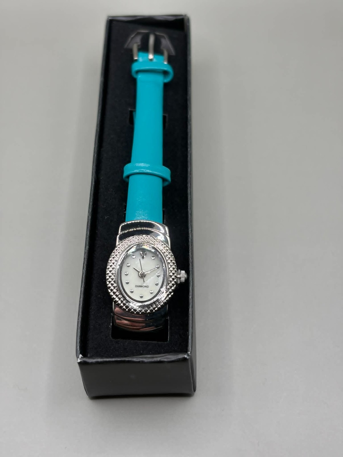 2012 Diamond Genuine Leather Quartz Analog Women’s Watch in teal
