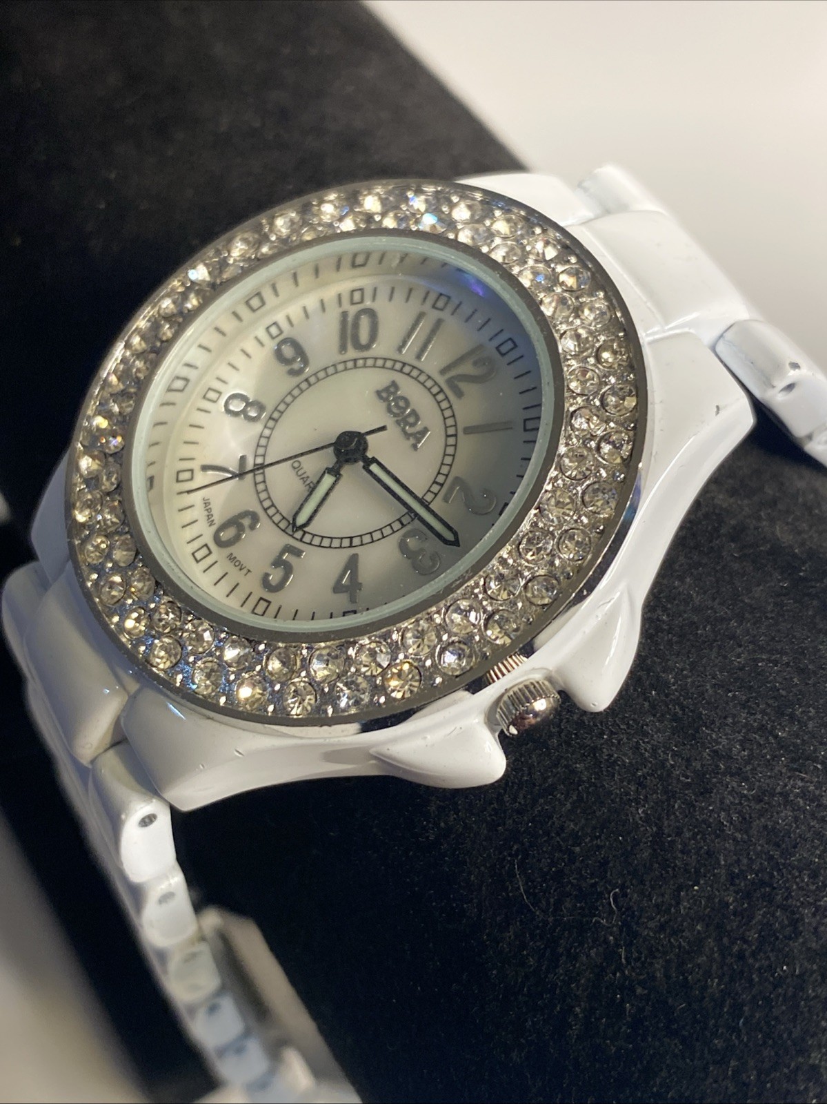 BORA Diamond & White Tone Watch New Battery