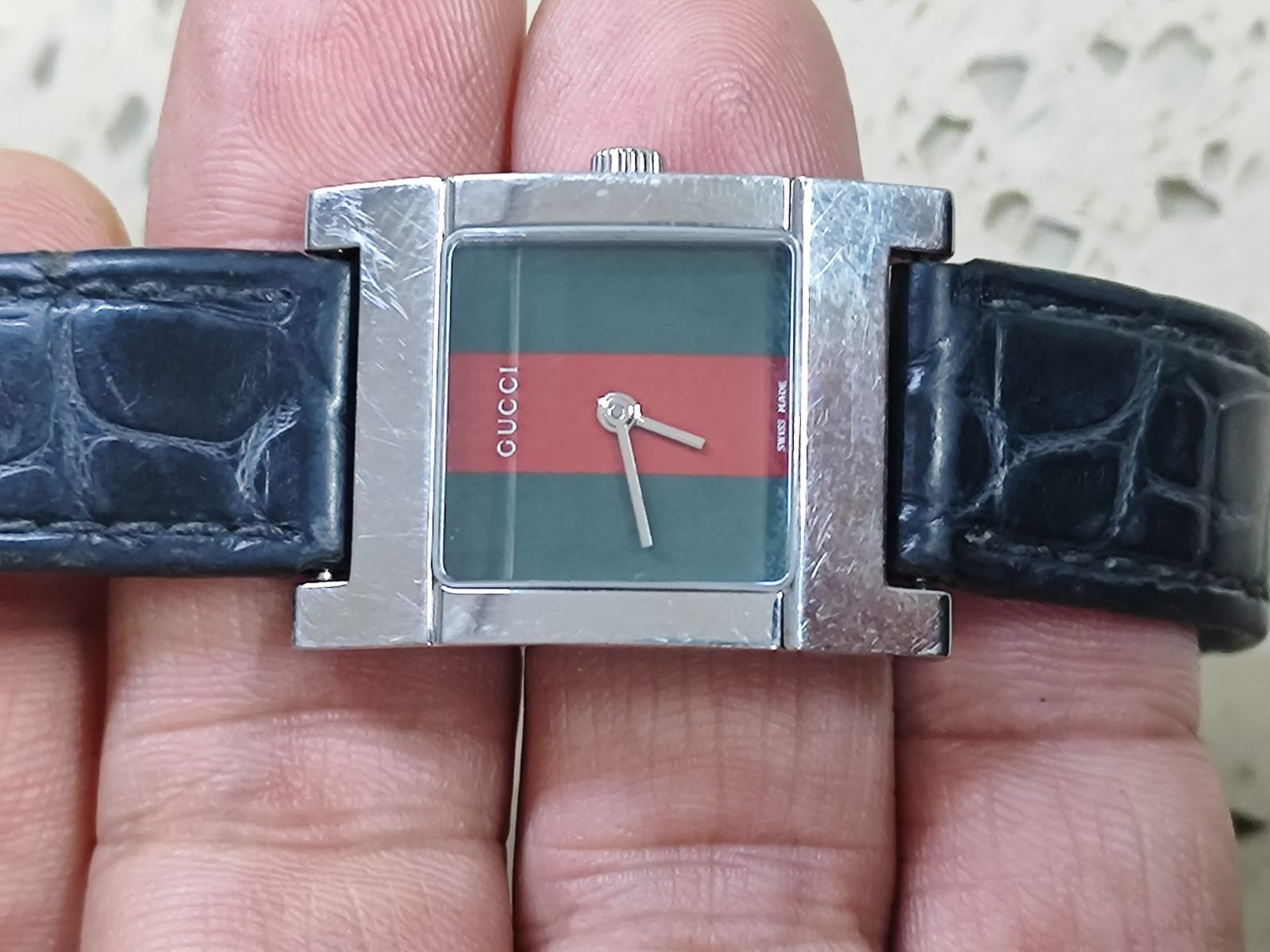 GUCCI Classic Green / Red Dial Black Leather Lady Watch 7700L Genuine Used