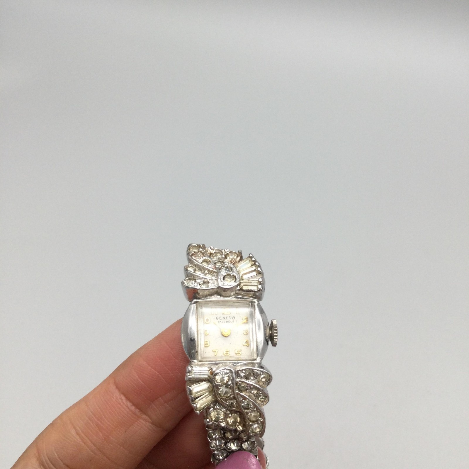 Vintage Geneva Womens Watch 16mm Silver Dial Rhinestone Stretch Band Manual Wind