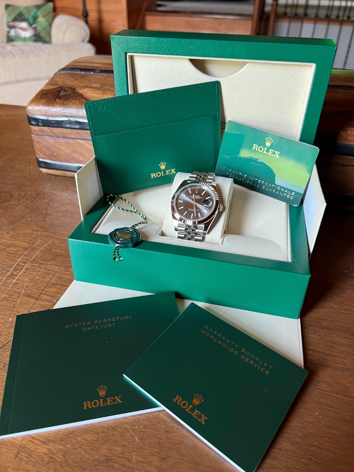 Rolex DATEJUST 41mm FULL SET – White Gold Fluted Bezel Jubilee 126334 2024-2025