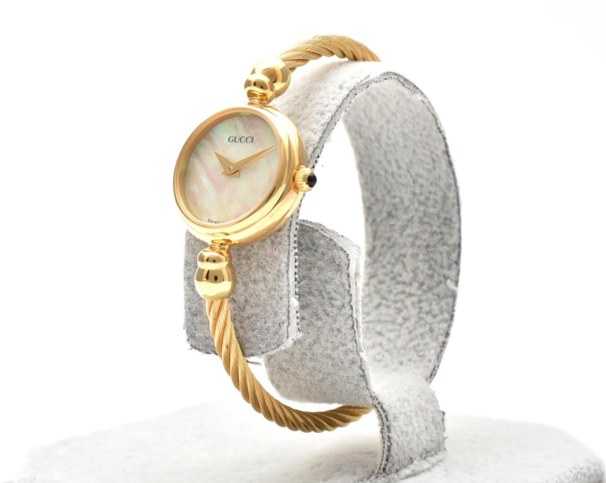 [Near MINT] Gucci 2700.2.L 20mm shell Dial Gold Bangle Quartz Women’s Watch②
