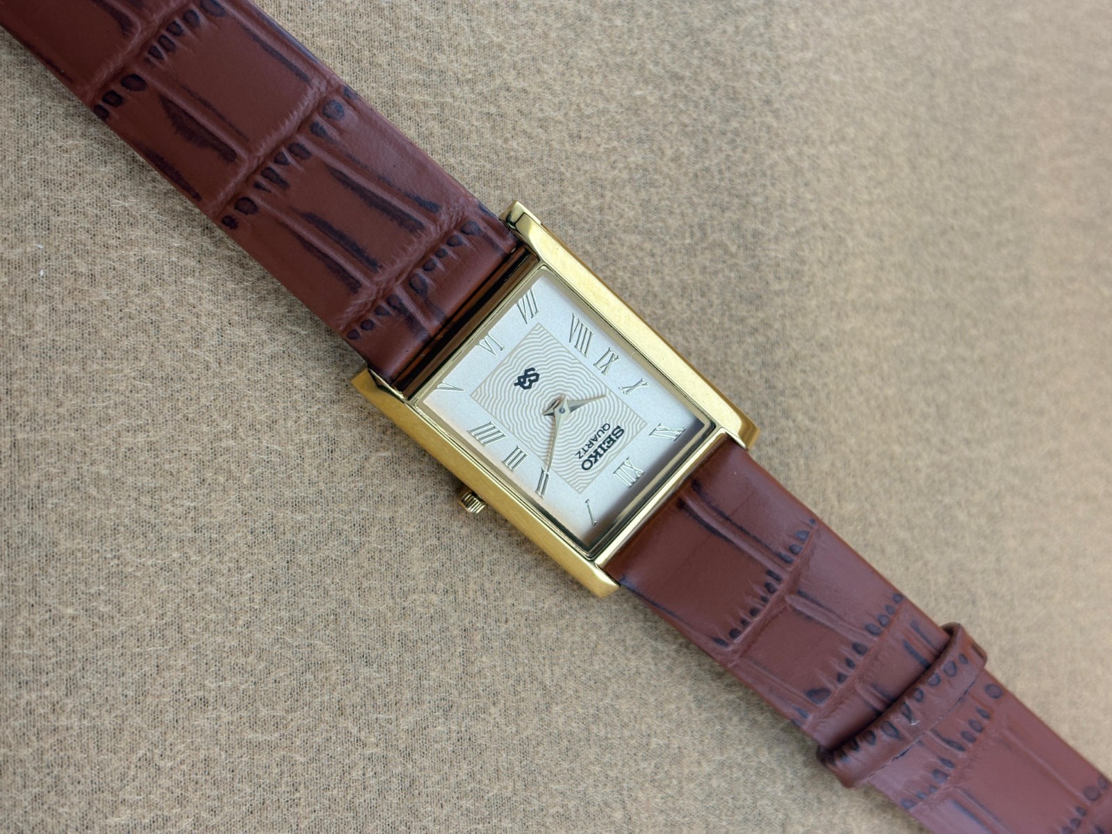 WHITE DIAL-Vintage Seiko Slim Quartz Men’s Wrist Watch