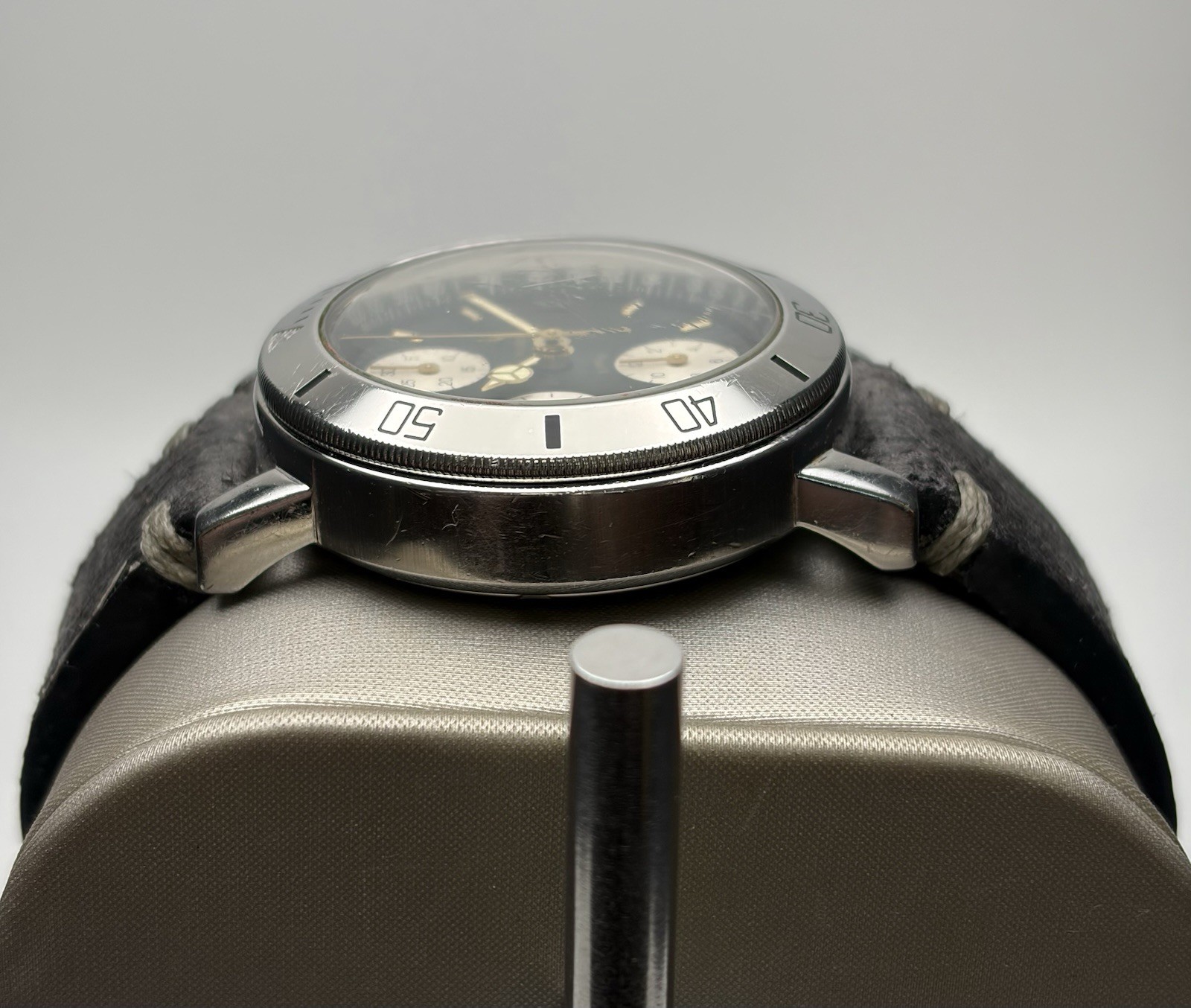 Universal Geneve Compax Chronograph 698.410 UG98 – Check It Out!