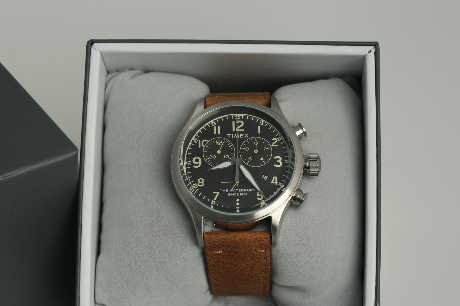 Gents Timex Waterbury Chronograph Watch Black Dial Brown Leather Strap with Box