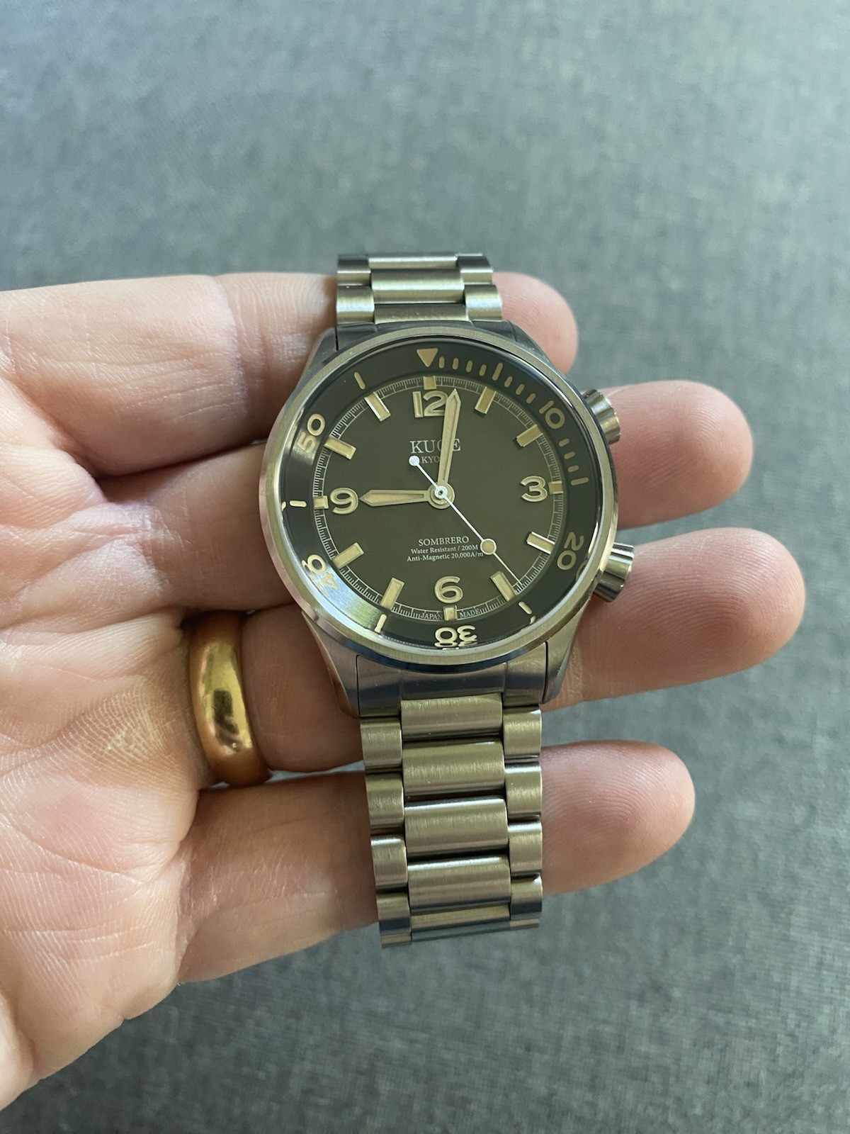 Kuoe Kyoto “Sombrero” 90-011 38mm Linen Grey-Black Dial 200m Japanese Dive Watch