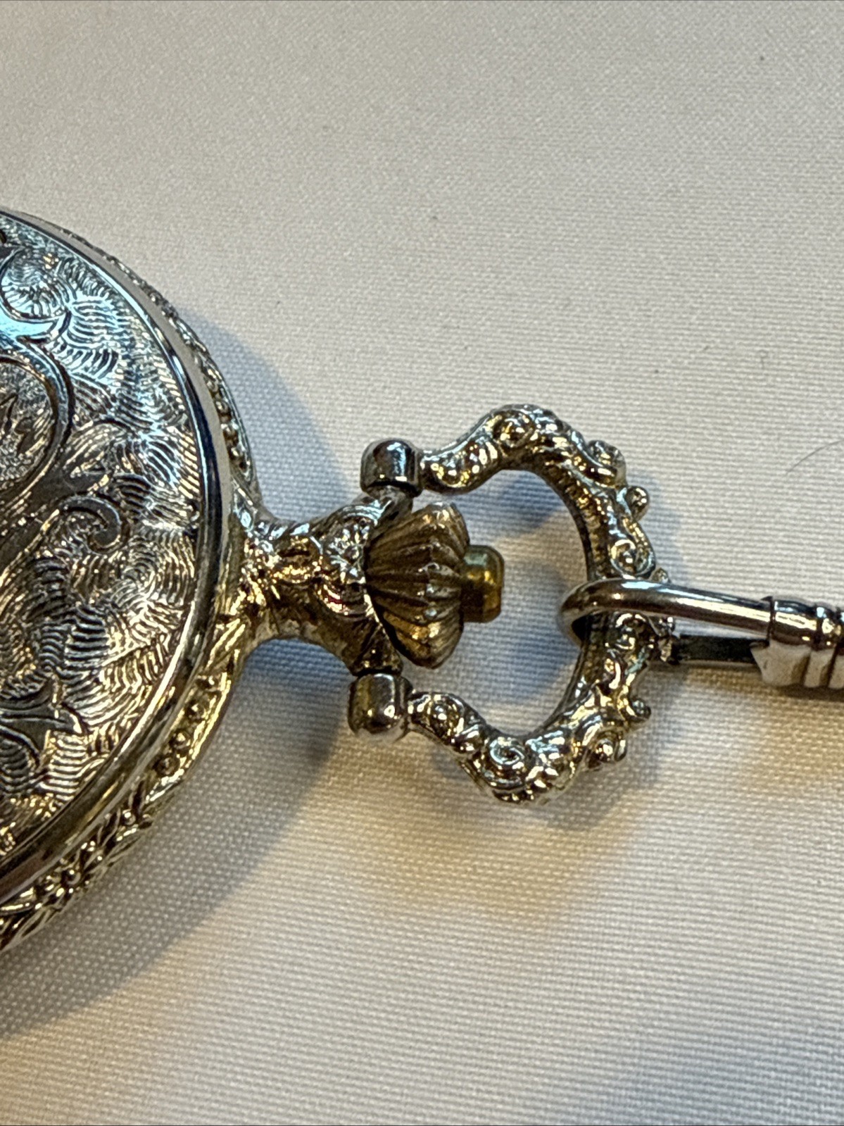 Cariole 1.75″ Mechanical Pocket Watch & Chain With Waterfowl Theme. Works Well