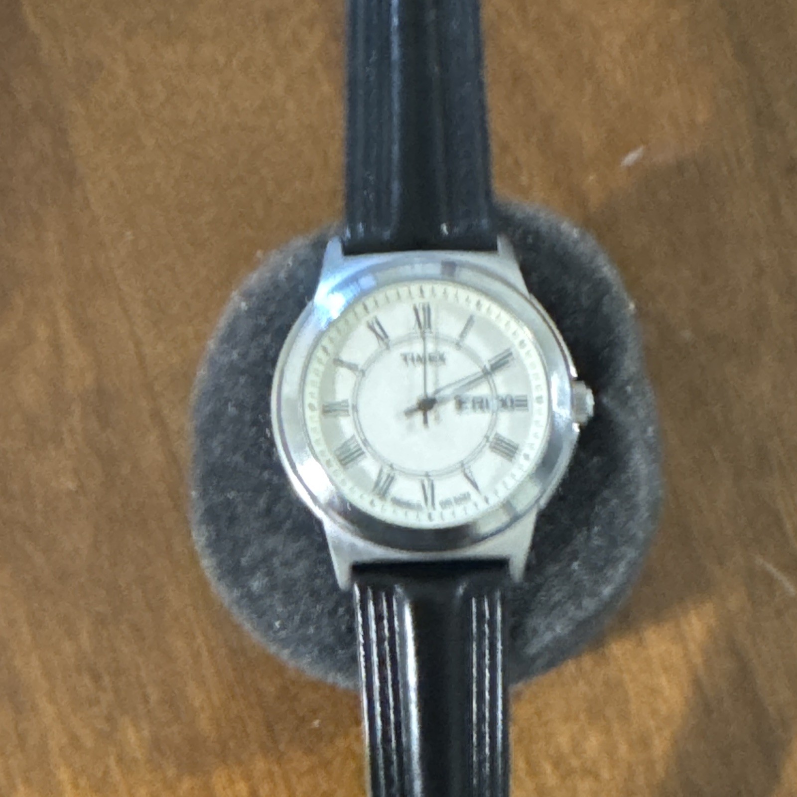 Timex Indiglo Quartz Analog Day/Date Indiglo White Dial Black Leather WR50m