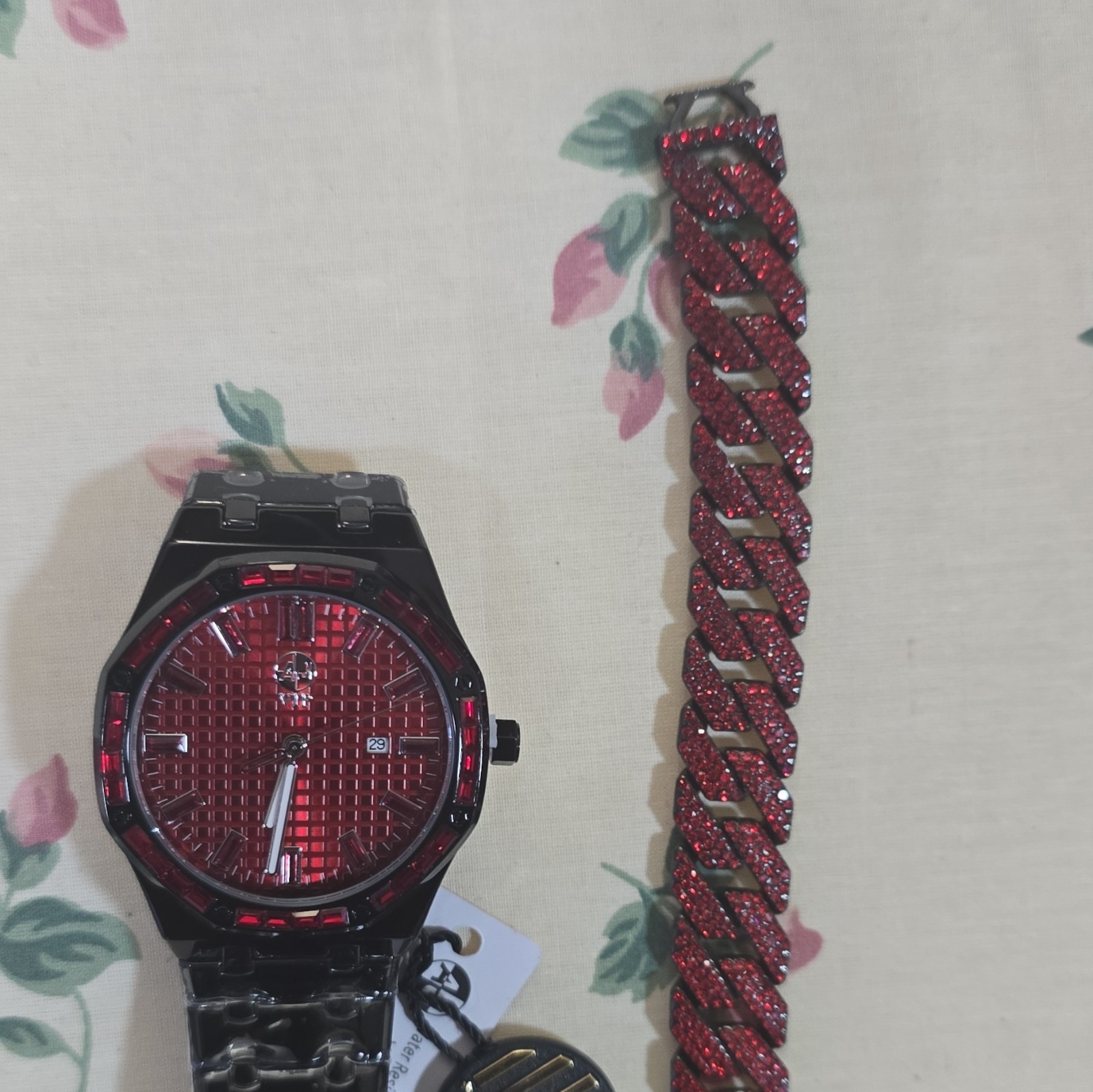 AJ Quartz Analog Watch Red Waffle Dial Date Black Metal Bracelet Box