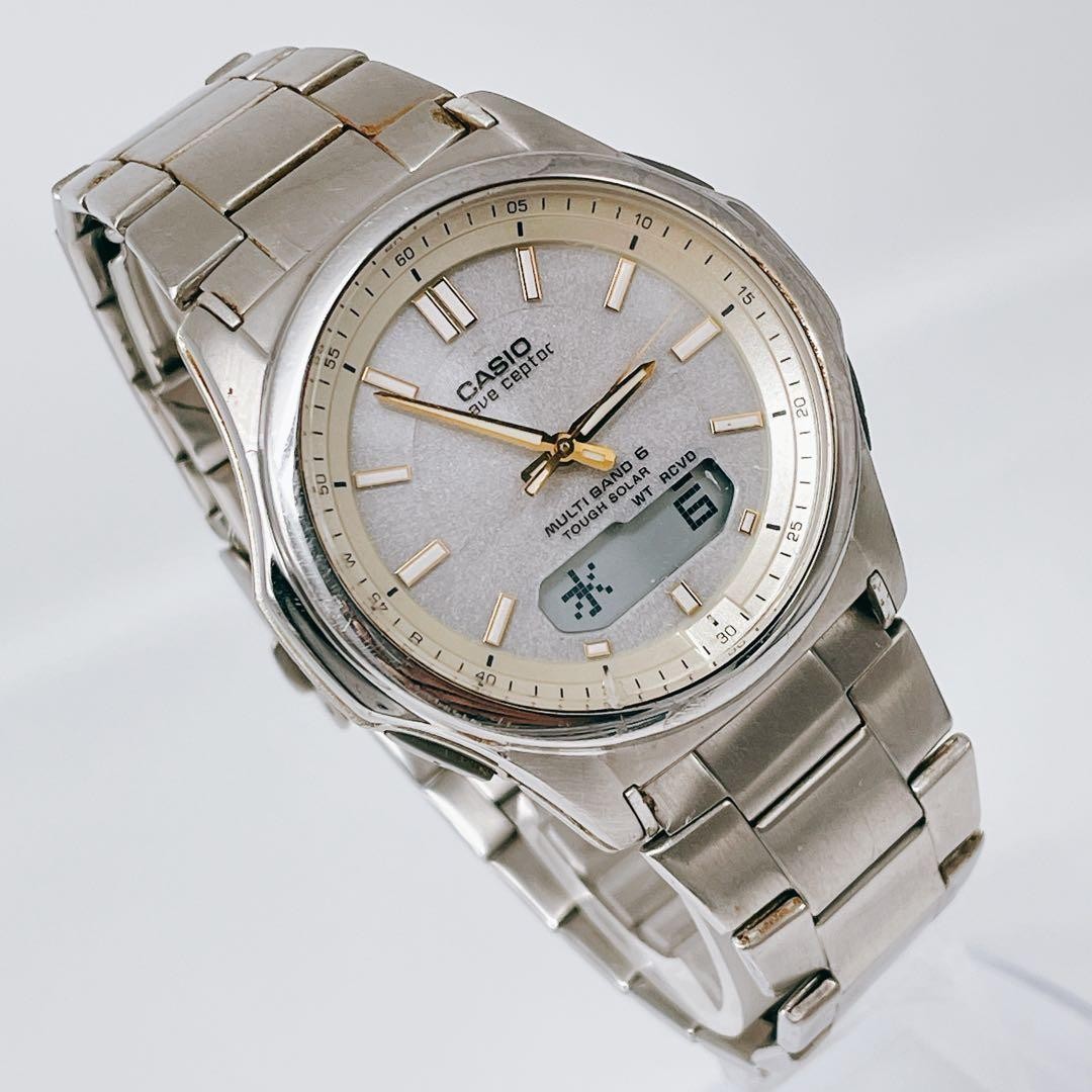 Working Casio Wave Ceptor men’s analog-digital vintage watch.