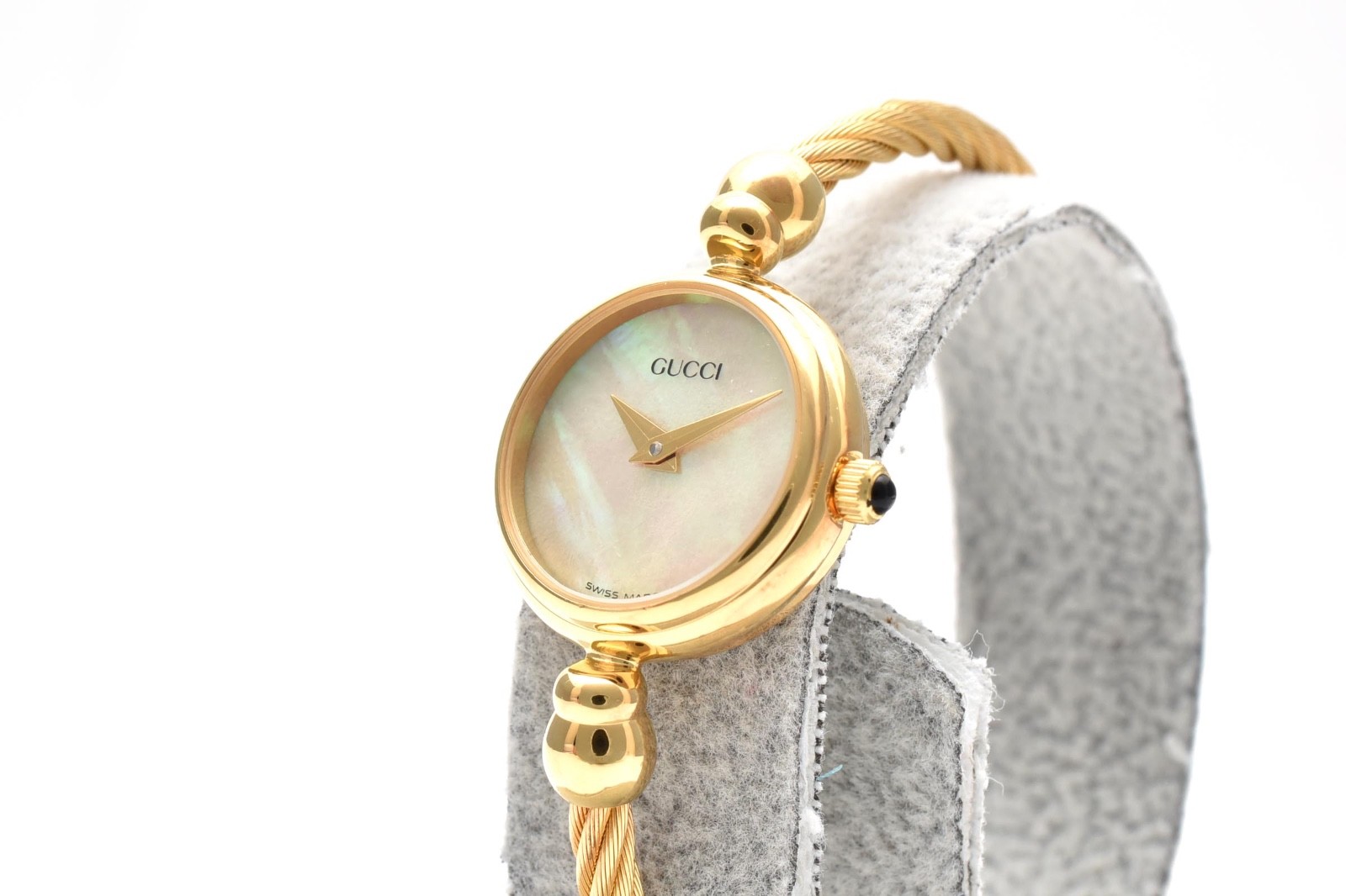 [Near MINT] Gucci 2700.2.L 20mm shell Dial Gold Bangle Quartz Women’s Watch②