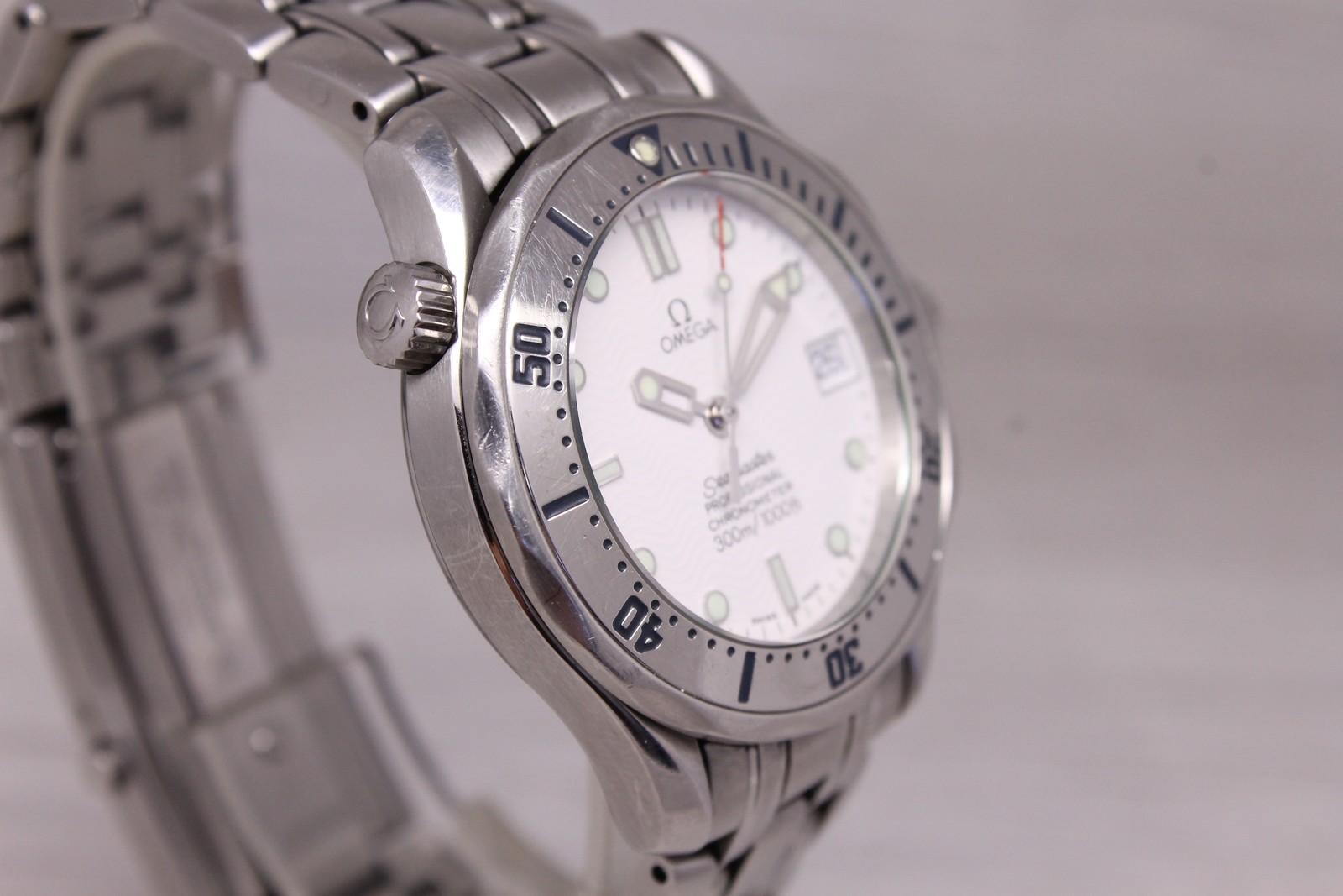 Omega Seamaster Pro 300m 37mm Automatic Midsize Diver White Wave Dial 2562.20