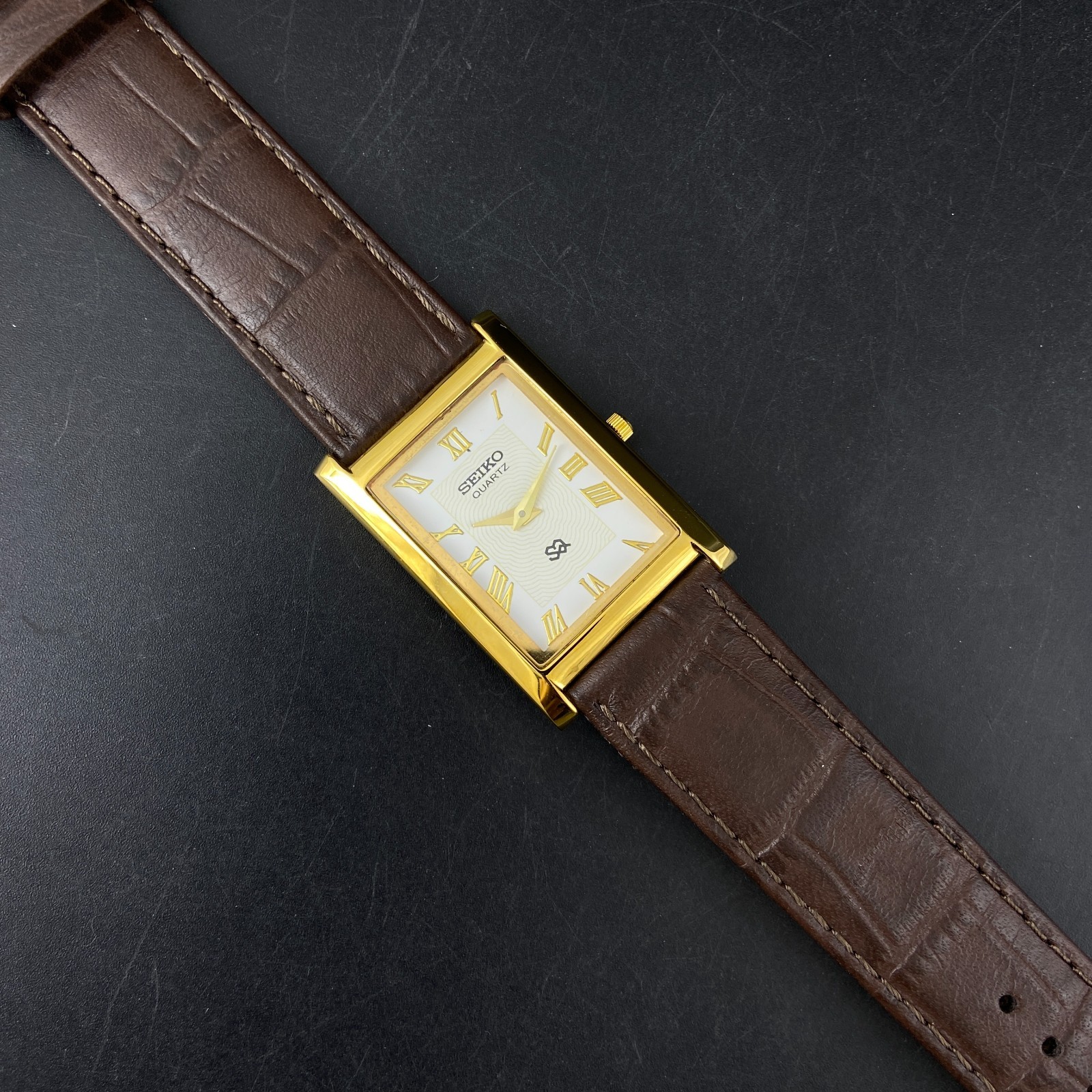Vintage Seiko Slim Quartz White Face Rectangle Japanese 26MM Case Mens Watch S09