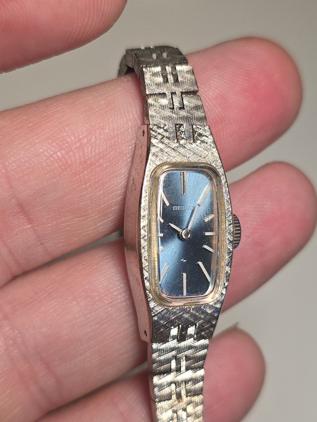 Seiko Blue Dial Mechanical Watch 14mm Case 6.75″ Band 1520-3629 Working Vtg