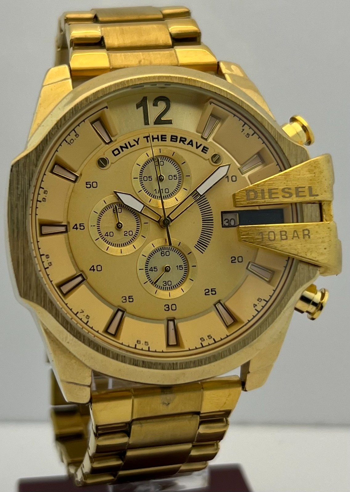 Men’s Diesel Mega Chief Chronograph Date Quartz Golden Dial Working Wristwatch