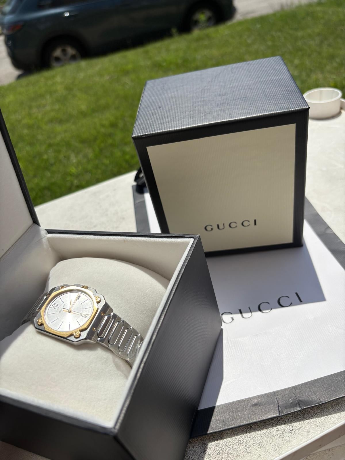 Gucci 1600L 27mm Silver Sunburst Dial Two-Tone SS Bracelet Quartz Date 30m