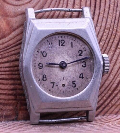 VINTAGE MEN’S TANK WRIST WATCH 25.6x36mm CASE 16.4mm LUG FOR REPAIR (LF)
