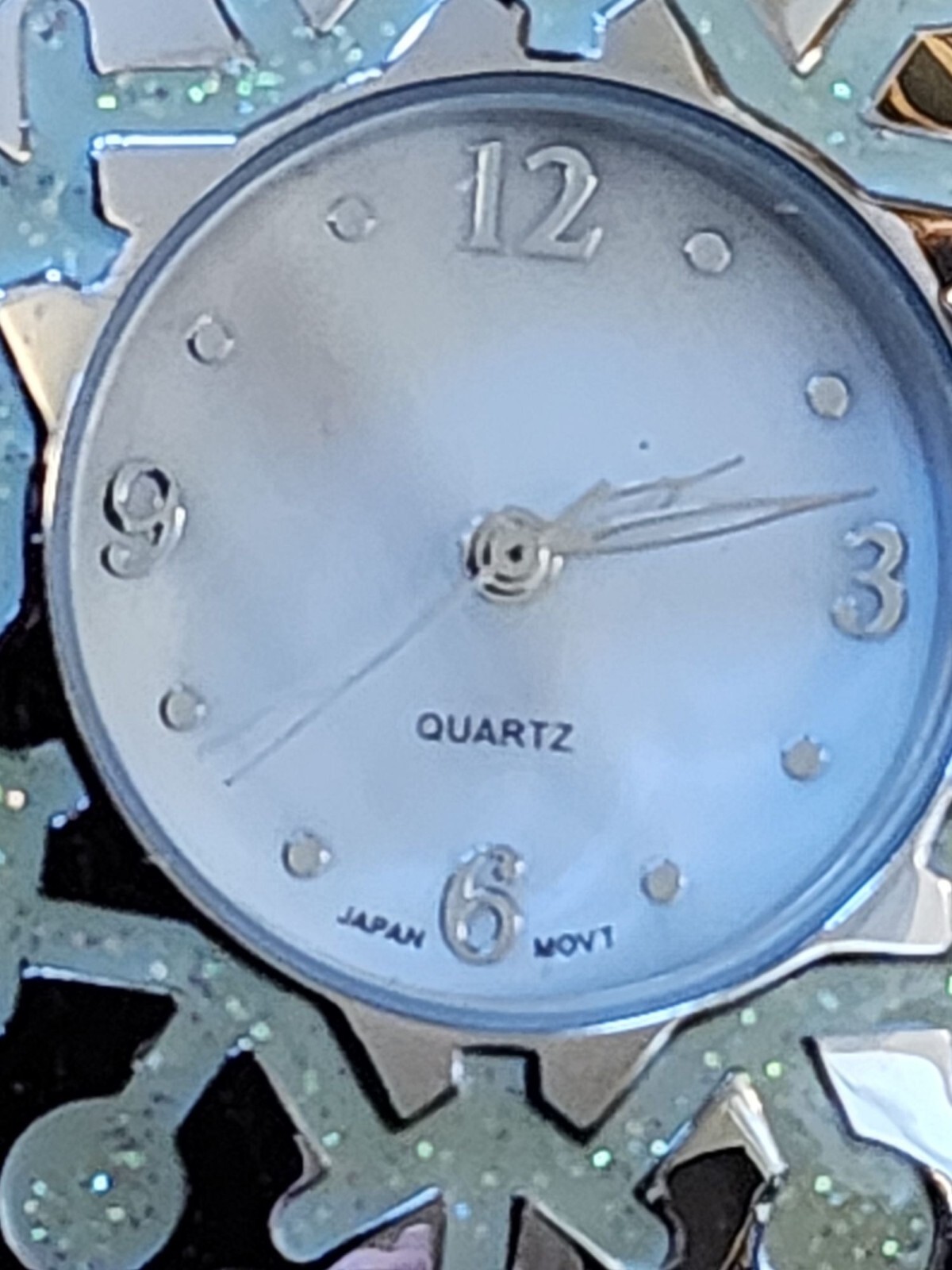 AVON Holiday Snowflake Silvertone Watch w Silver Band 9.5″ total length WORKS