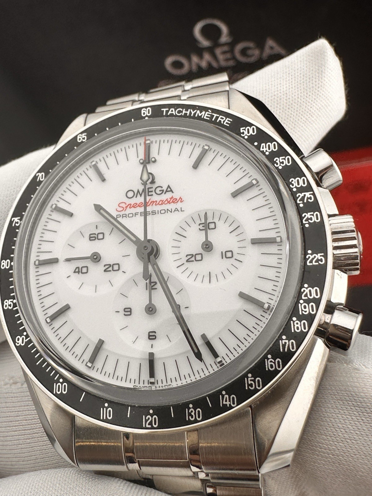 Omega Speedmaster Moonwatch White Dial 310.30.42.50.04.001 Box And Cards