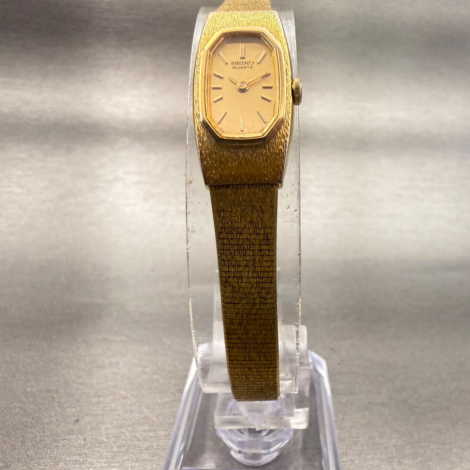 Seiko Watch Women 13mm Gold Dial Gold Tone Oval 2E20-6469 New Battery Vintage