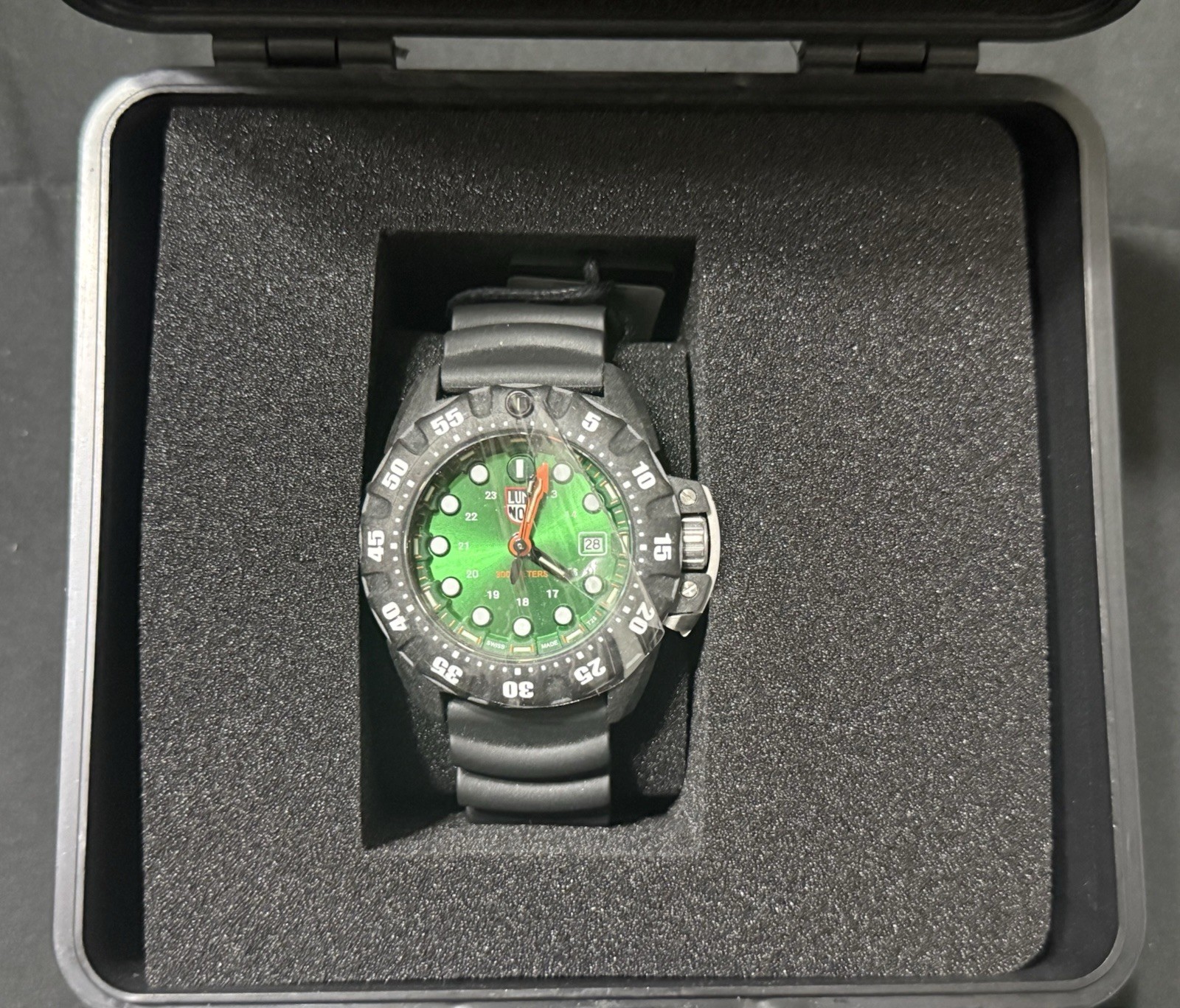 Luminox Deep Dive 1550 Diver Quartz 200m 45mm Carbon Green Dial Box/Papers