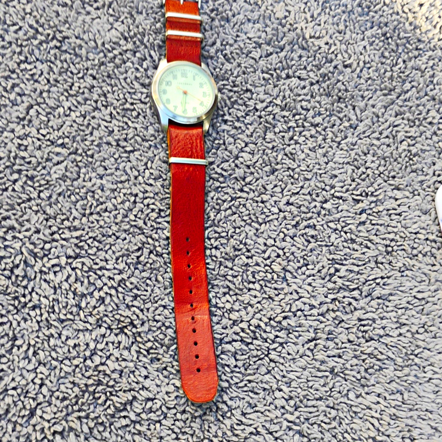 TOKYO BAY Quartz Analog Wristwatch Leather Strap Silver White Dial Missing Back