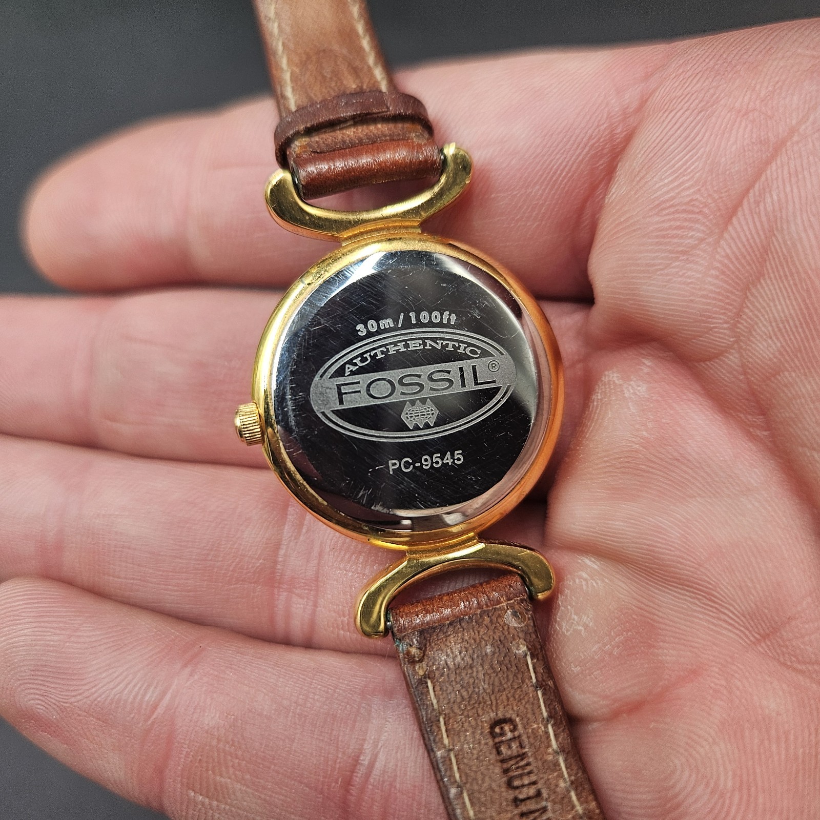 Fossil PC-9545 Womens 30mm Watch Prism Glass Water Resistant Day Date Needs Batt