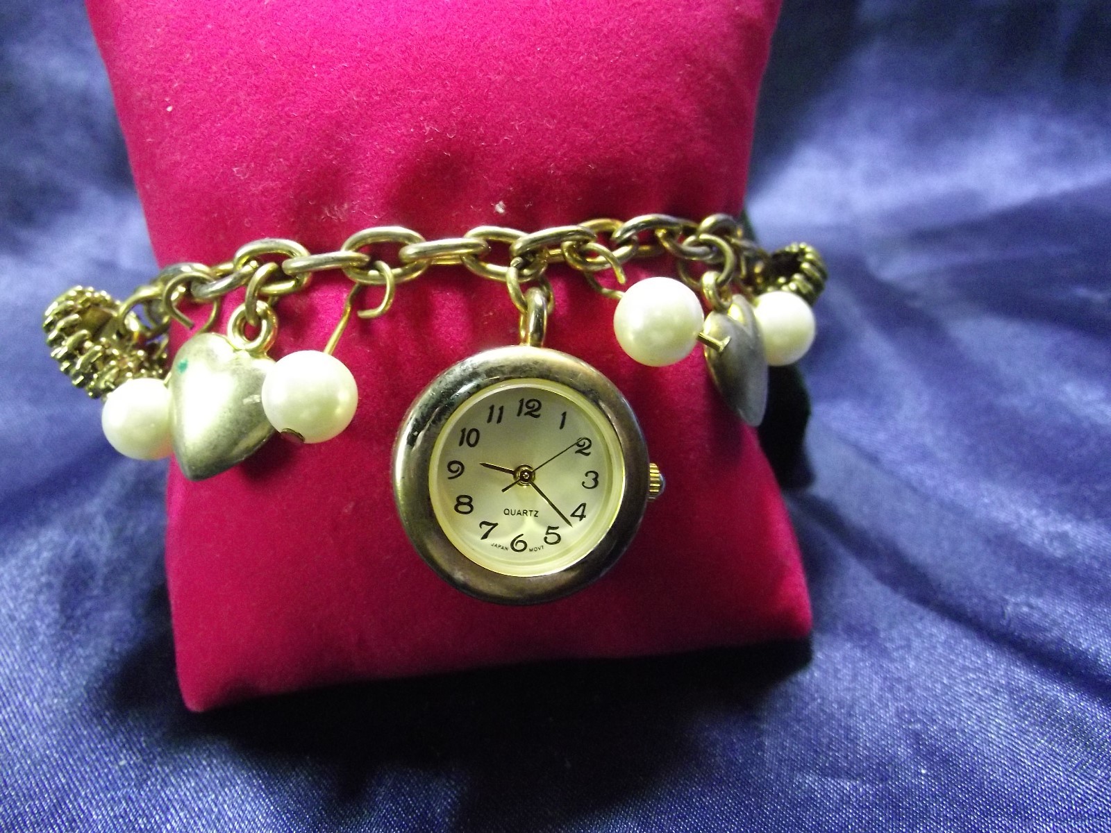 Woman’s Vintage G.I.I. No Boundaries Charm Bracelet Watch ** Nice** B104-671