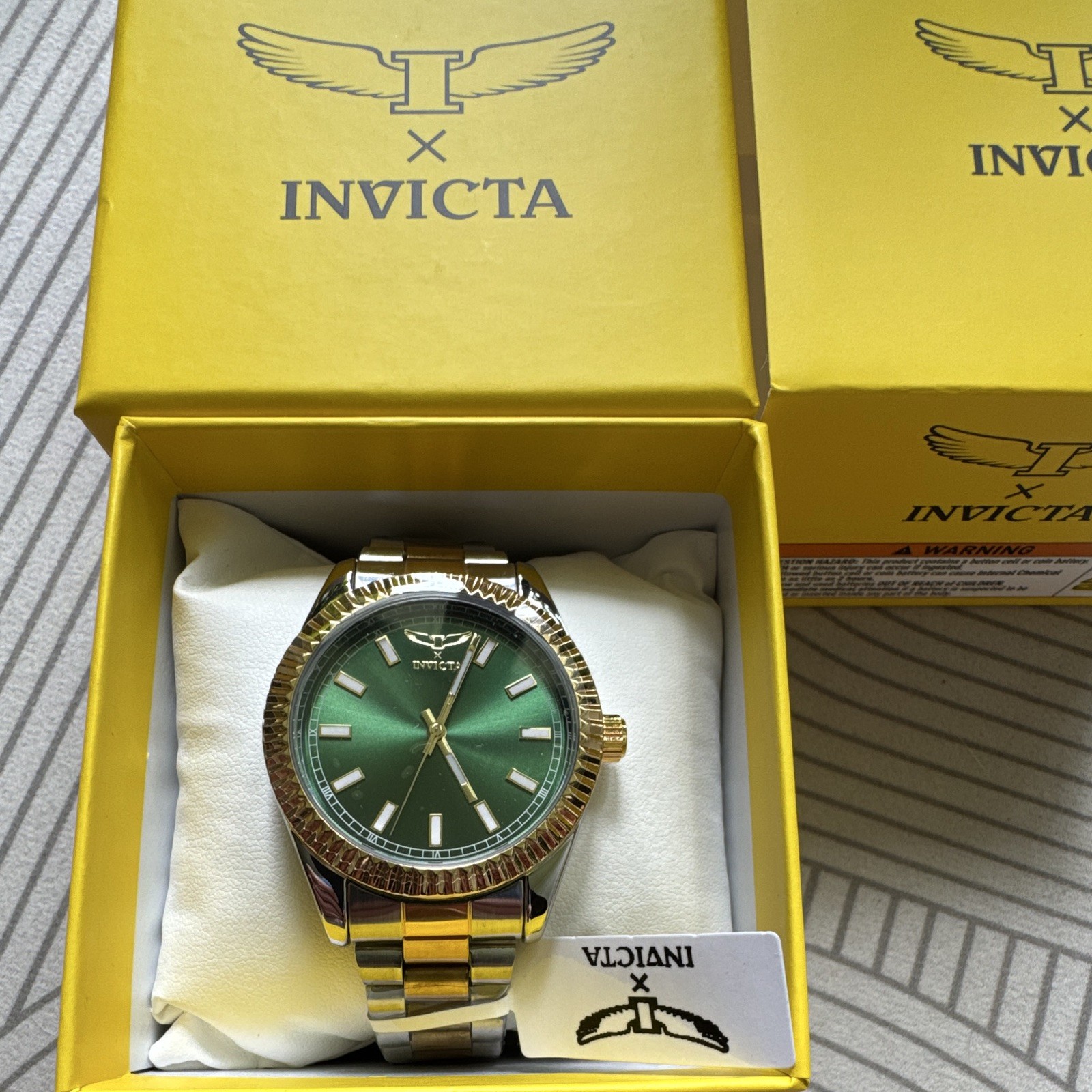 Invicta Men’s Analog Quartz Watch Green Dial Two-Tone SS Bracelet Box Manual