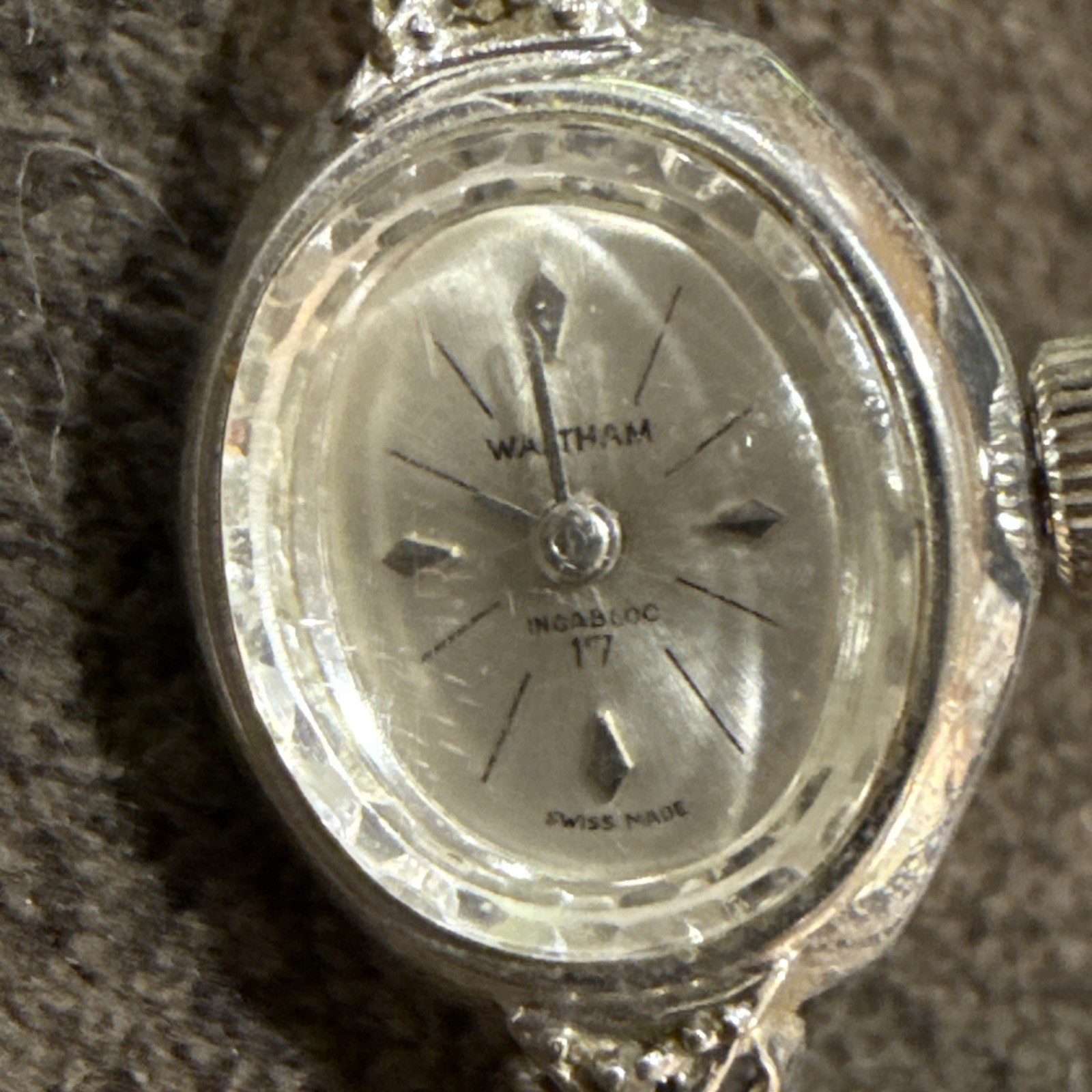 Vintage Waltham Mechanical Ladies Watch Incabloc 17 Clasp Won’t Snap WORKS!