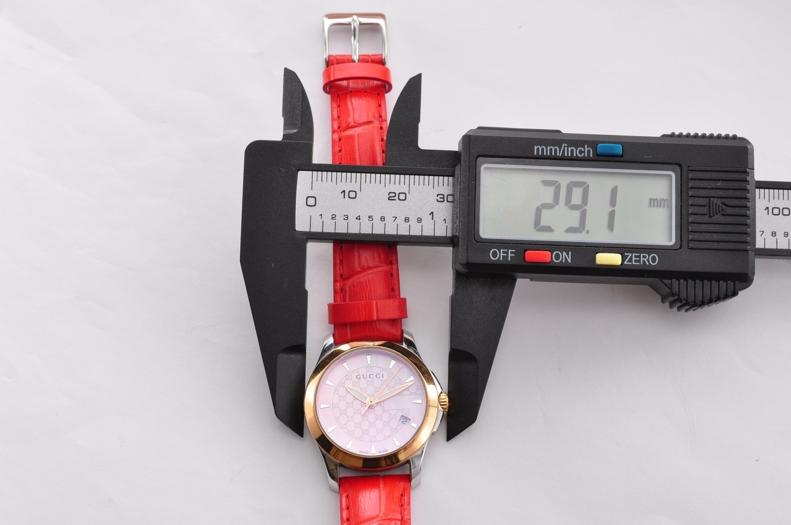 GUCCI 126.5 Quartz Date Pink Shell Women Watch w-10133