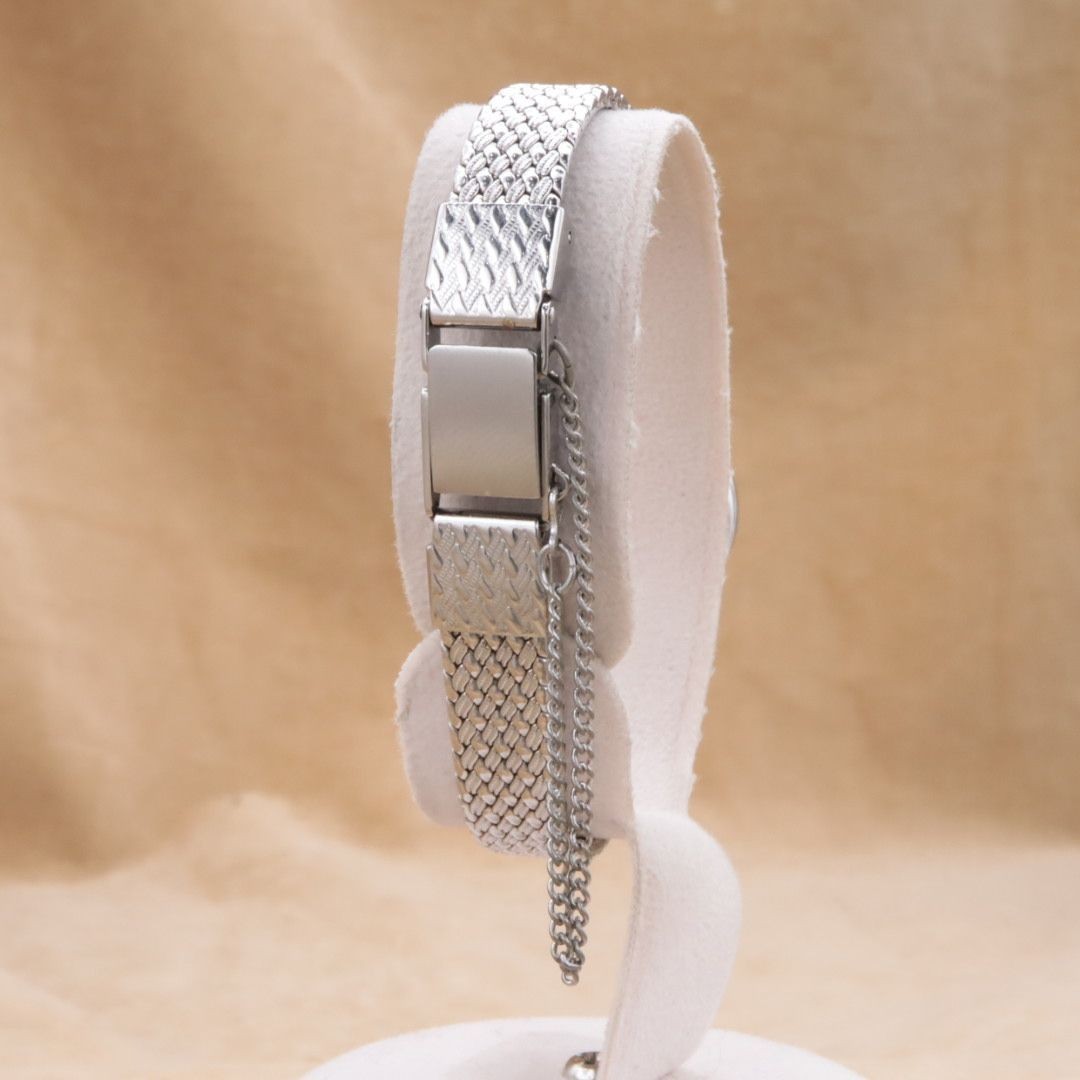 SEIKO 2P21 0260 Ivory Dial Silver Gold Combination Ladies Vintage 21mm 1990 Mode