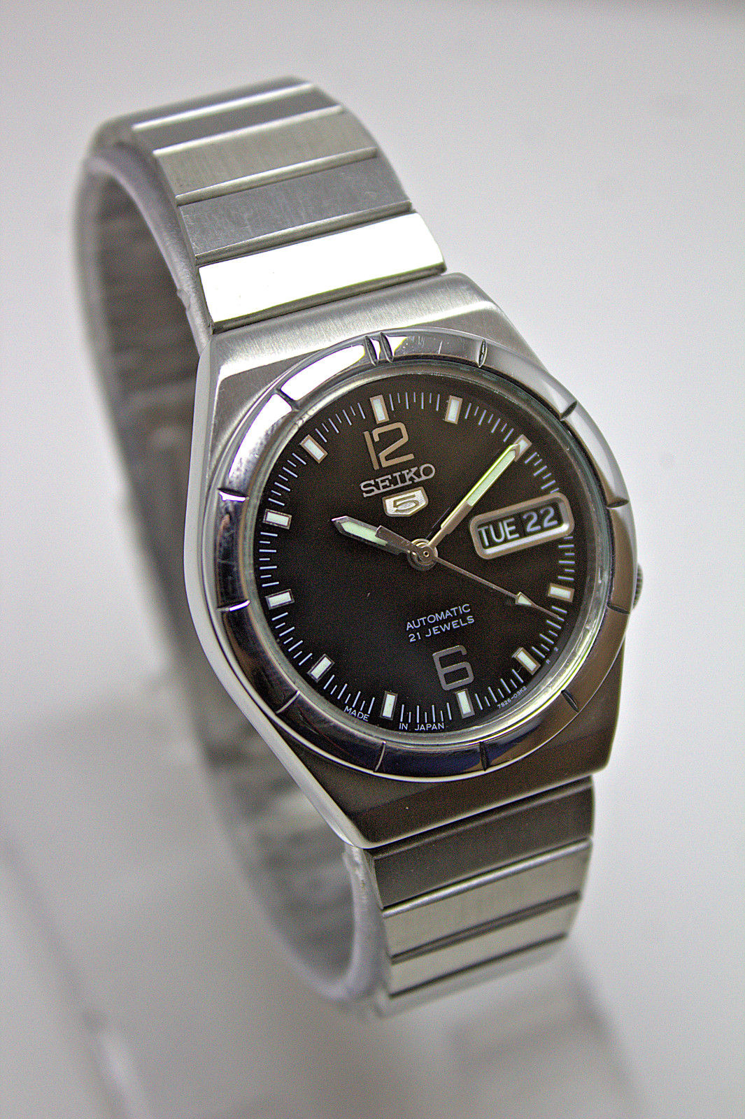 Seiko 5 Automatic 21 Jewels Round Black Dial Day/Date Japan Men’s Wrist Watch