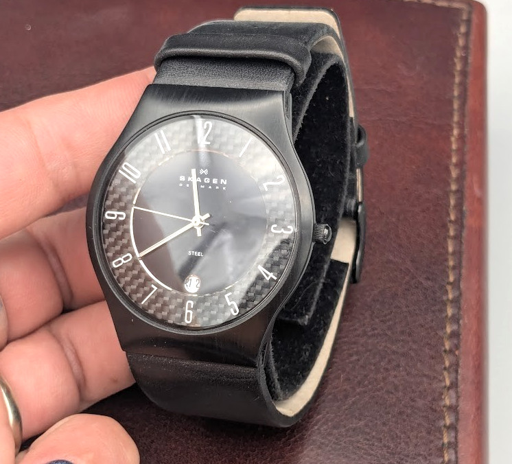 Skagen Denmark Genuine Leather Quartz Movement Date Indicator Wristwatch