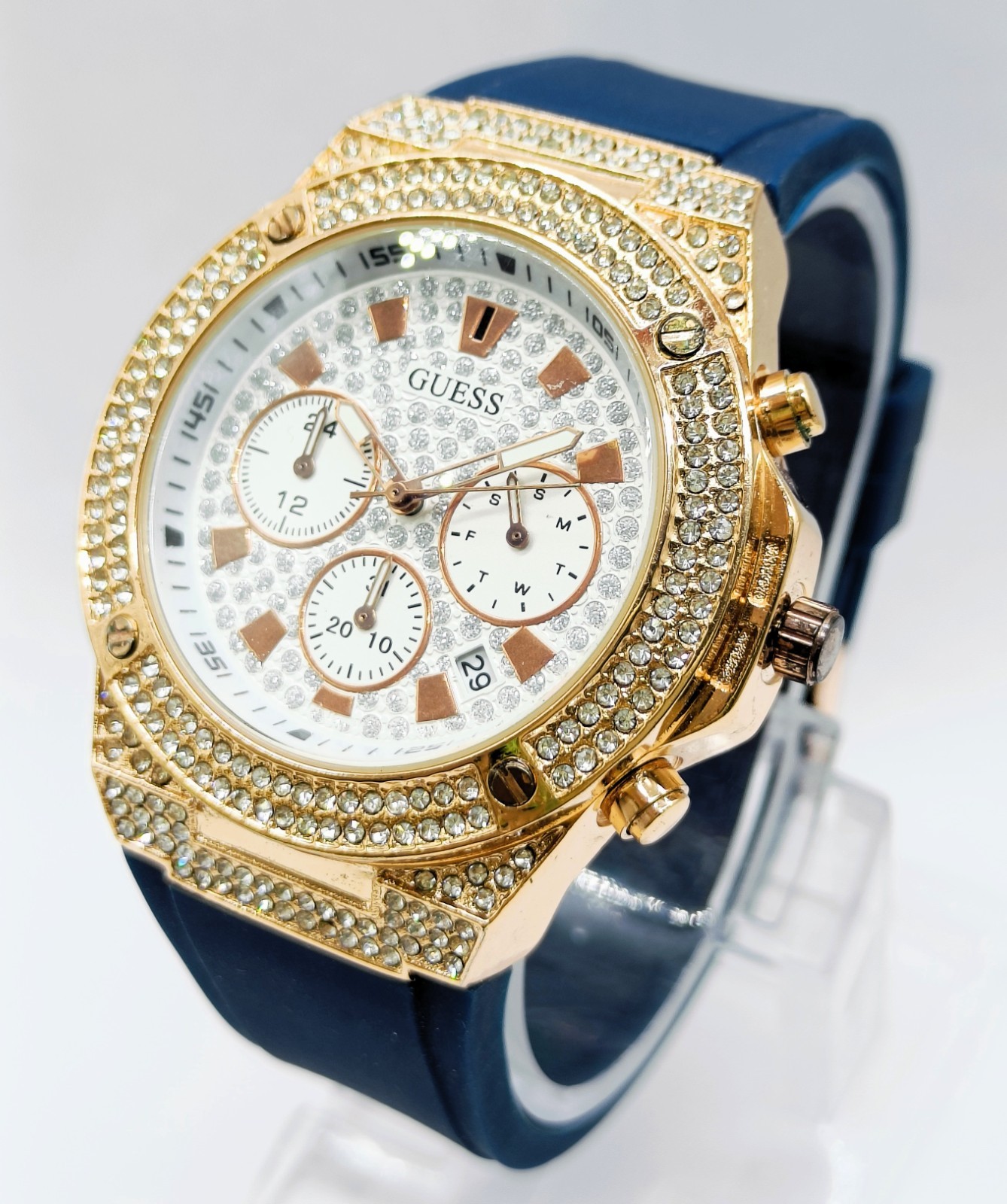 Amazing Guess Chronograph Date Indicator Quartz Analog Men’s Wrist Watch
