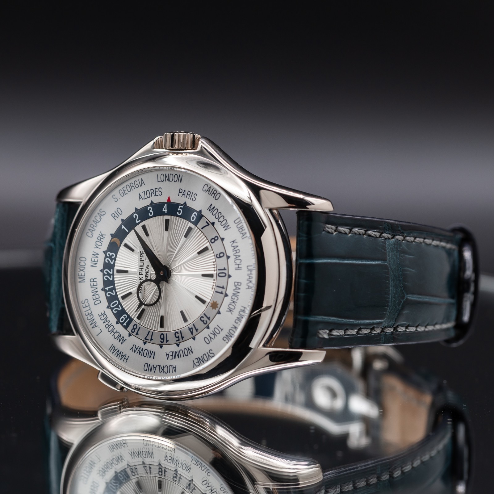 PATEK PHILIPPE World Time Automatic 18k White Gold 39.5mm 5130G