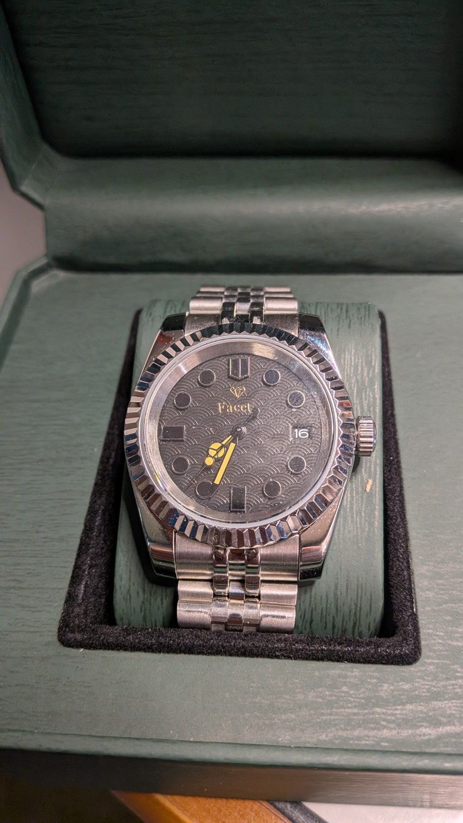 Facet Stealth 2635A men’s automatic watch plus free gift with purchase