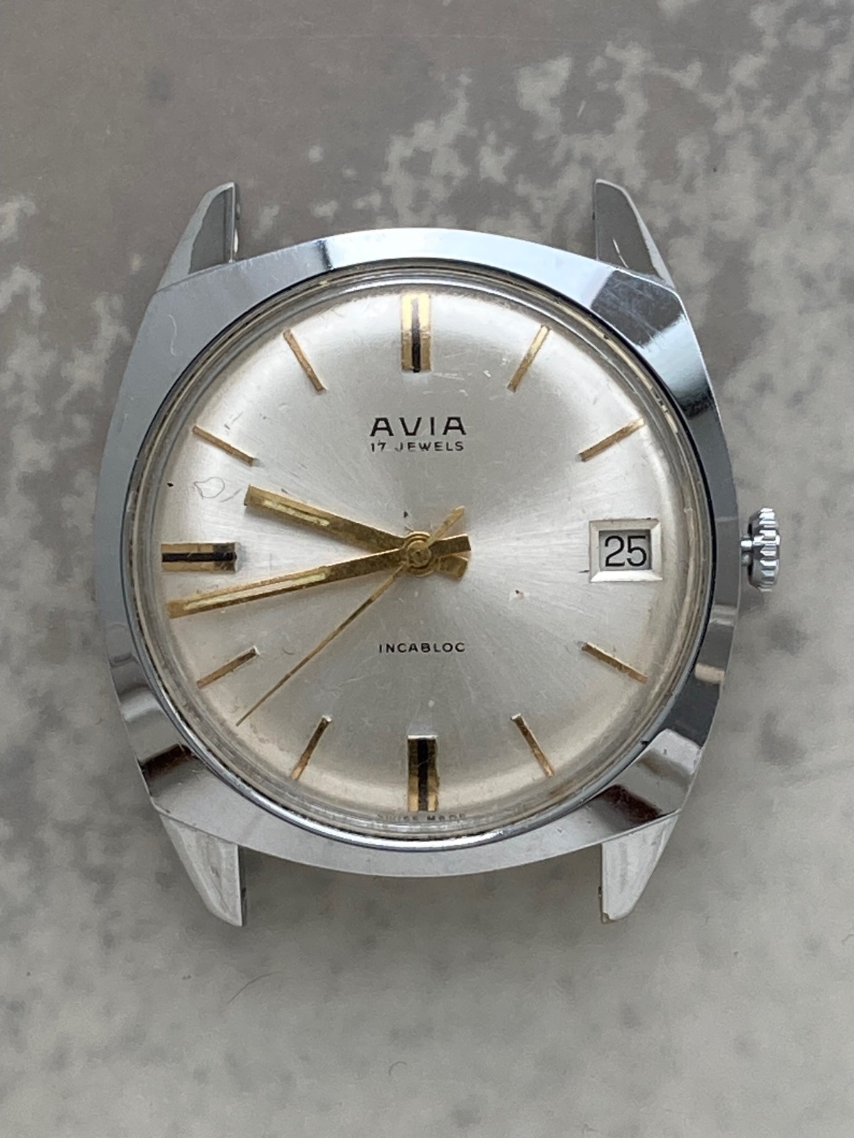 An Excellent Vintage Avia Ref. 6850 17 Jewels Incabloc Tonneau-shape Watch