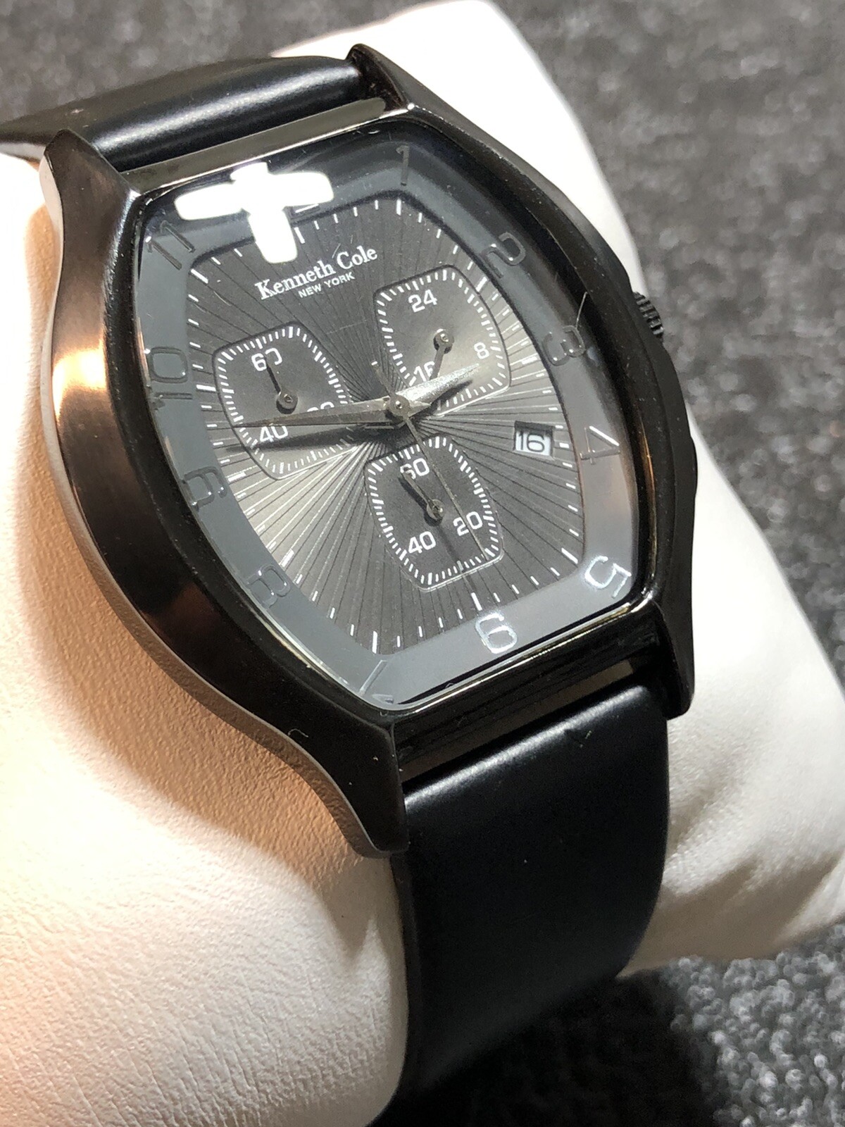Kenneth Cole New York Men’s Chronograph Watch Barrel/Tonneau Shape New Battery
